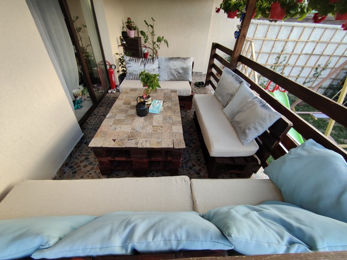Set mobilier pentru terasa din paleți vopsiți și tratați special