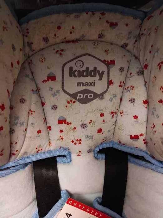 Столче за кола Kiddy Maxi Pro, плюс подарък - възглавничка