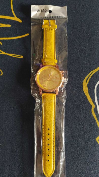 Vand Ceas de culoare GALBEN nou cu blocare cheita de pornire