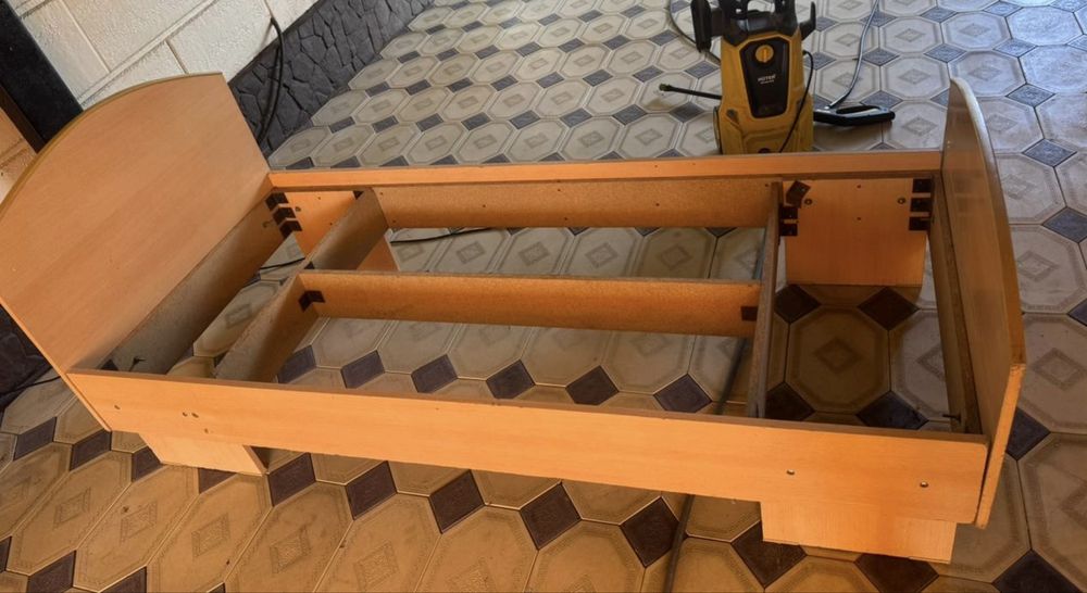 Продаётся кровать. Цена: 30 000 тенге. В наличии — 2 штуки ………………………..