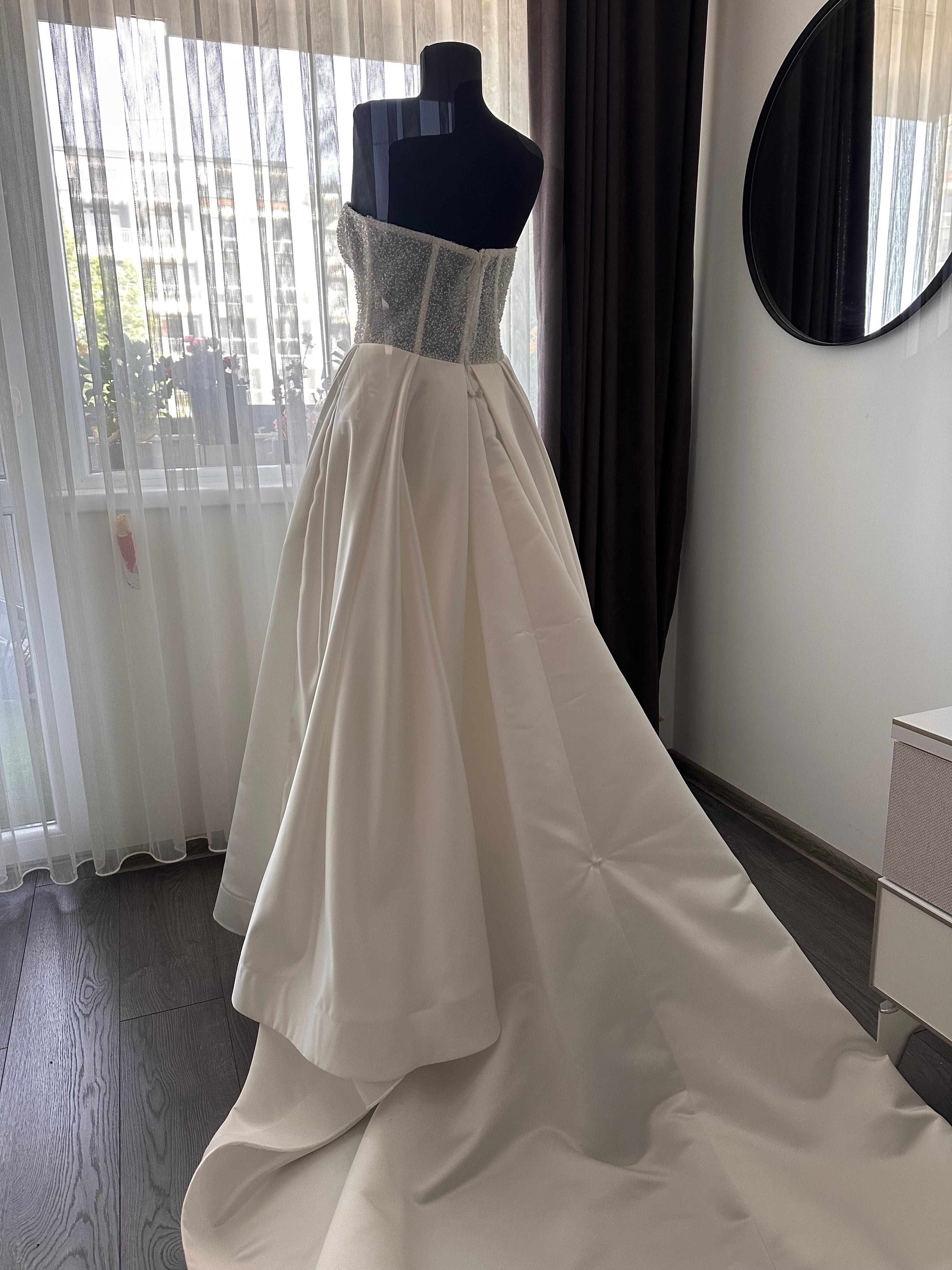 Сватбена рокля от бутик “The wedding residence”