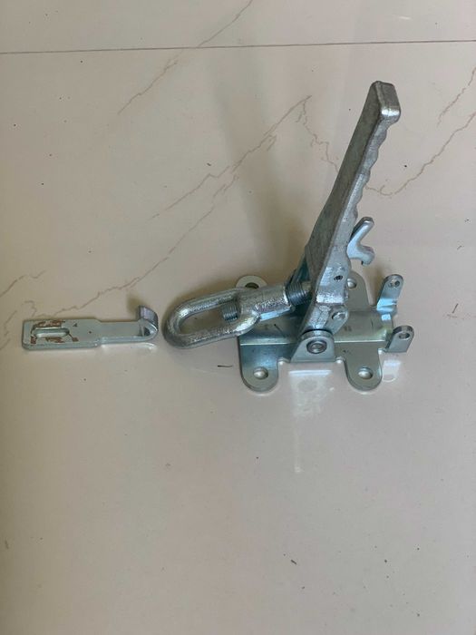 Inchizator oblon auto