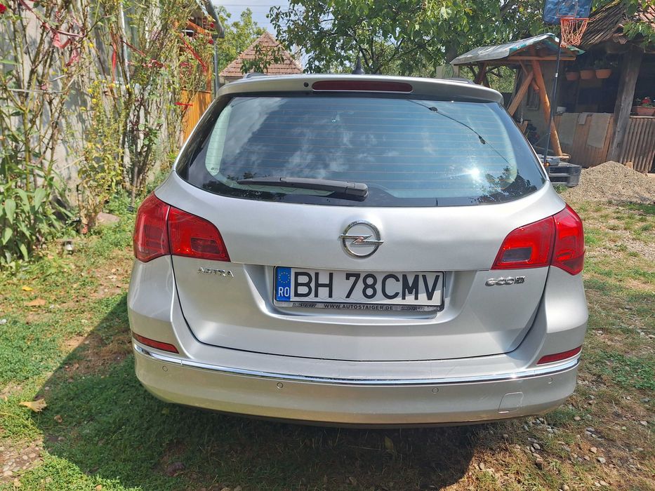 Opel Astra J Sports Tourer 2014