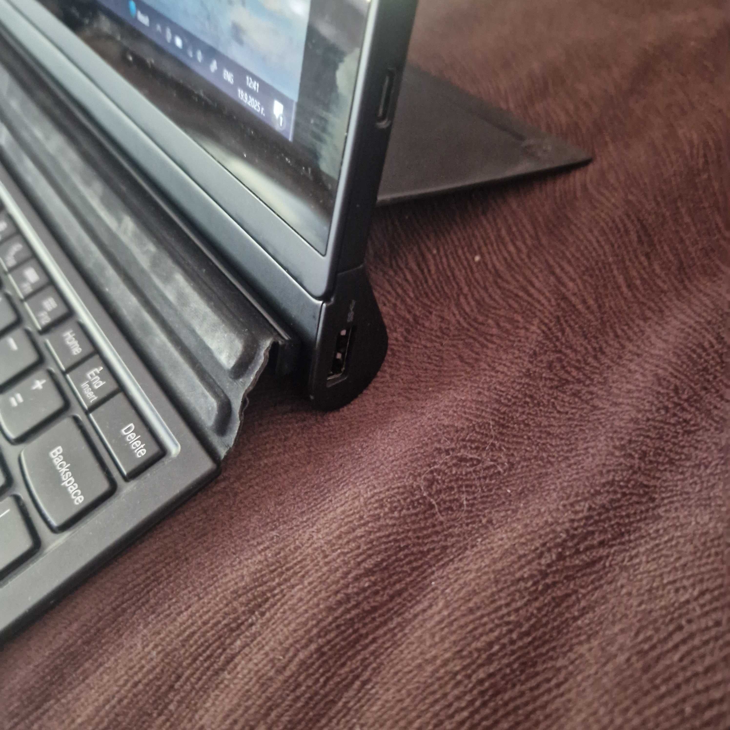 Продавам лаптоп таблет Lenovo ThinkPad X1 Tablet 2nd Gen