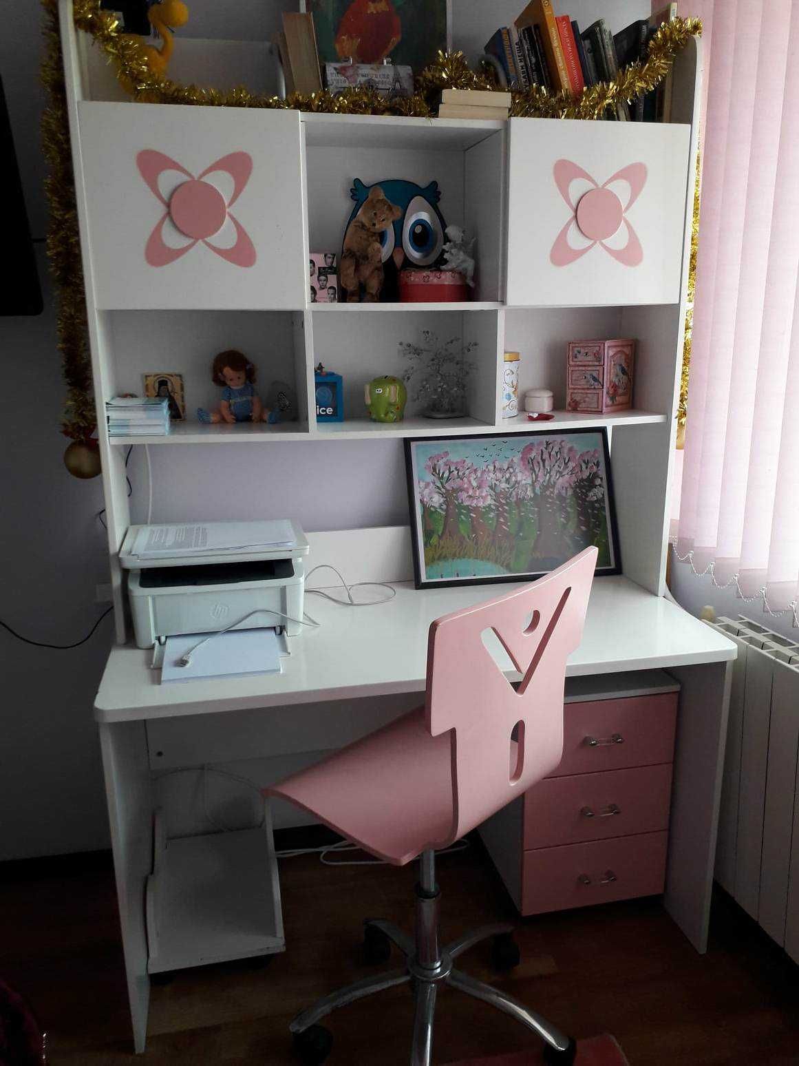 Обзавеждане за детска стая /момиче/ в розово и бяло.