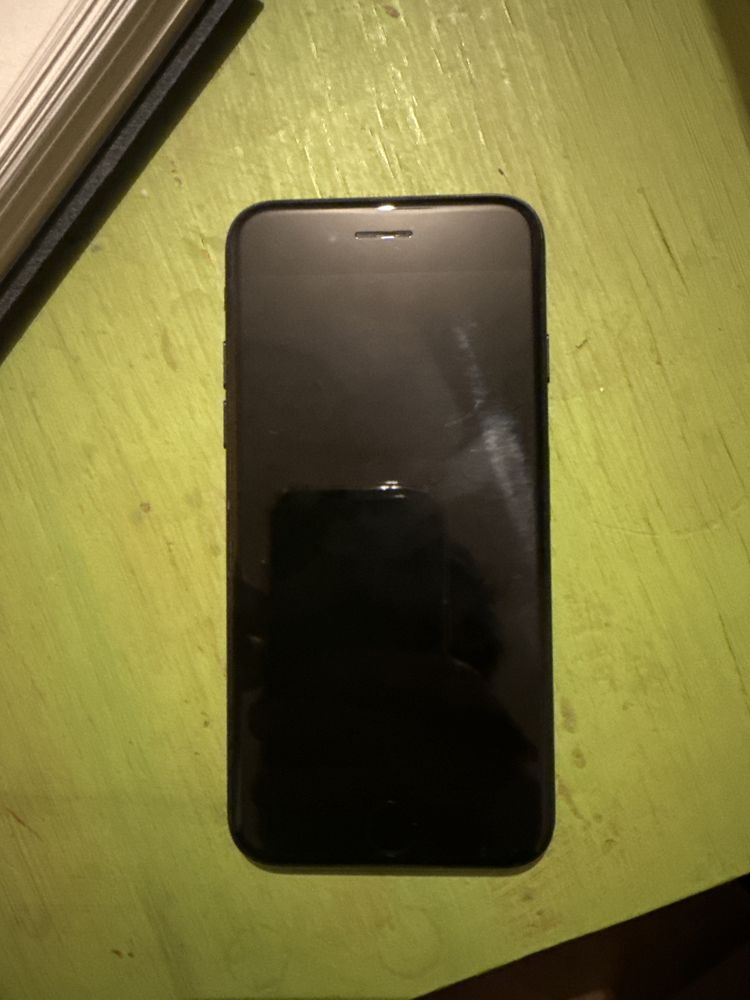 iPhone 7 с нормални следи от употреба