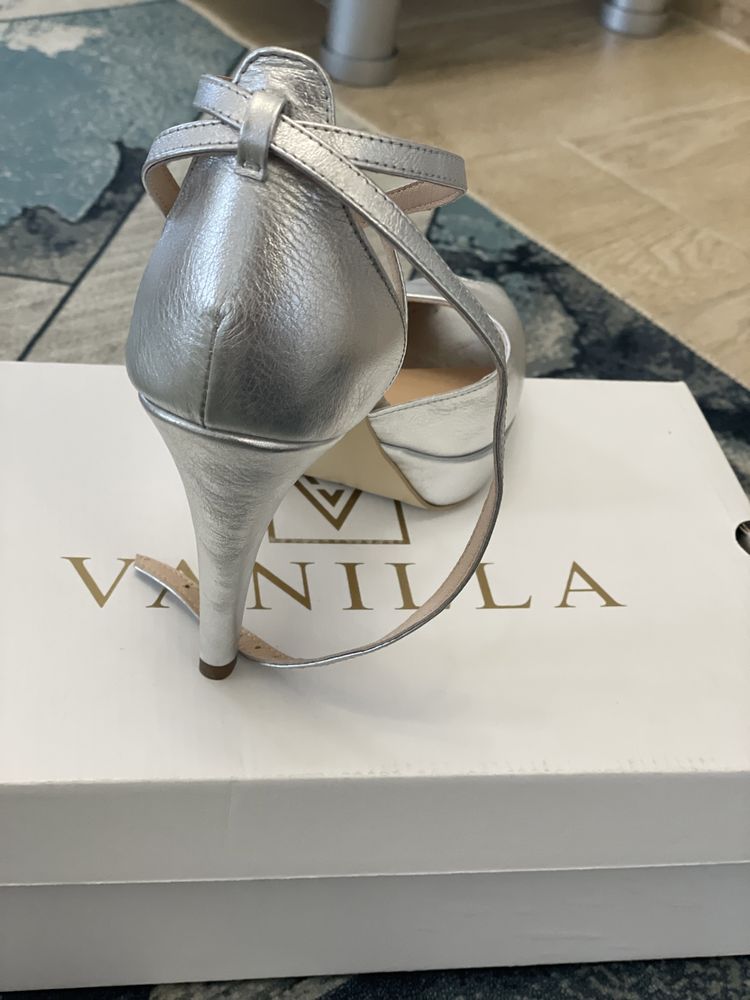 Pantofi din piele naturala marca Vanilla