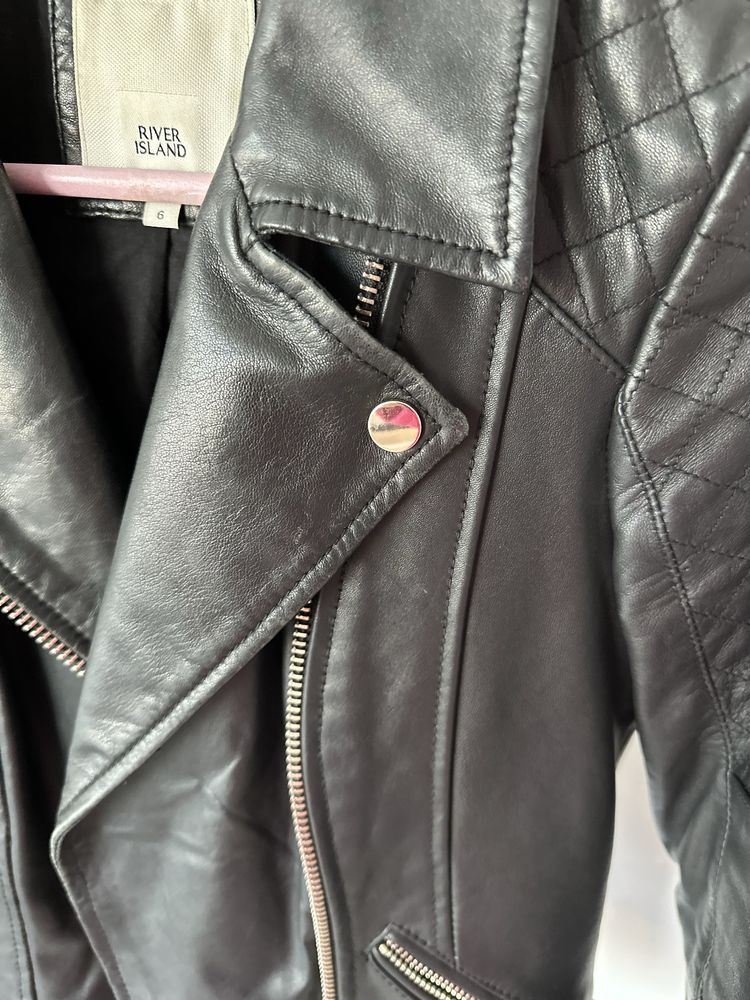 Яке River Island