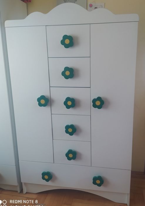 Pat, dulap camera copii și covor