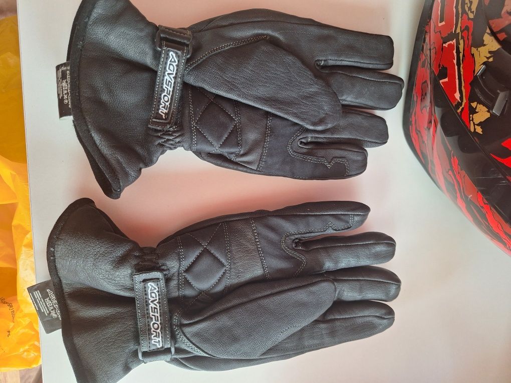 Продавам Каска ICON AIRFORM и ръкавици AGV sport