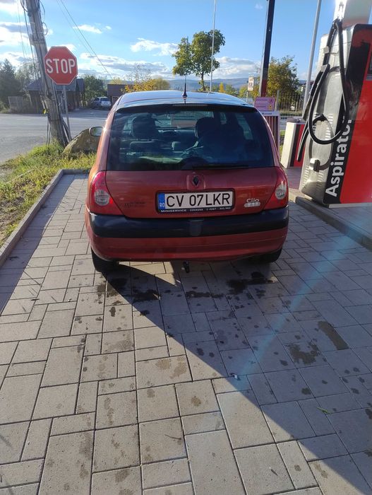 Mașina Renault Clio