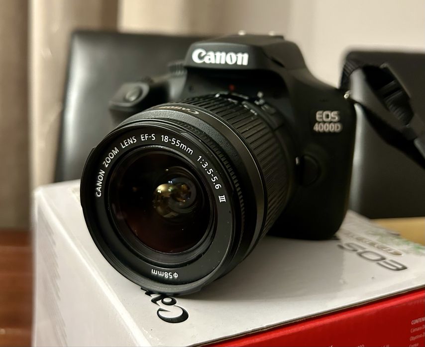Aparat foto nou DSLR Canon EOS 4000D