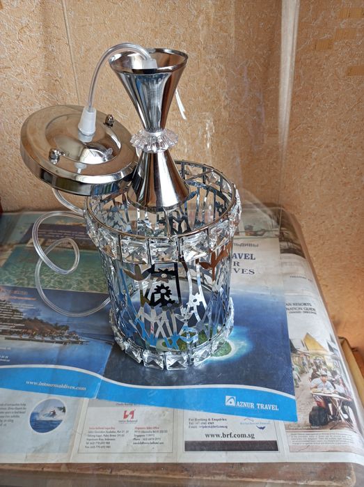 Люстра одноламповая.