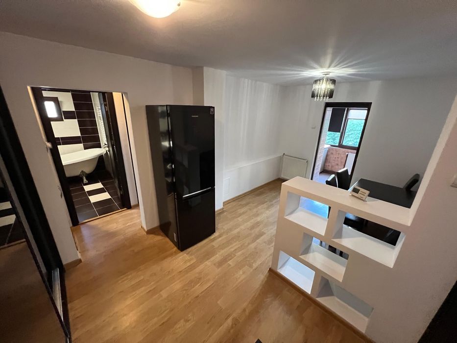 Inchiriez apartament 2 camere decomandat