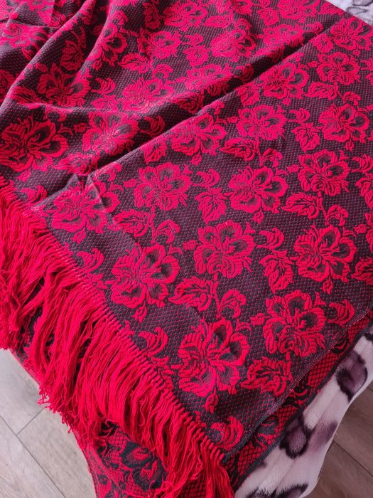 Битови калъфи за възглавници  и нова покривка за спалня.