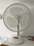 Ventilator cu 4 trepte de viteză – perfect pentru zilele călduroase!
