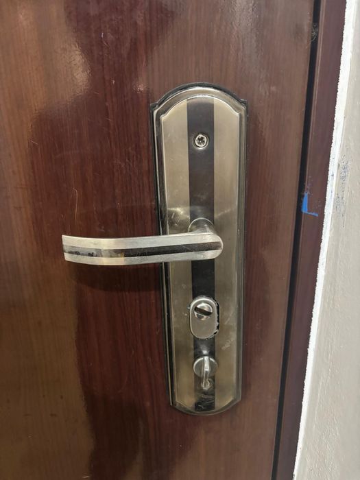 Reparatii usi si deblocari yale