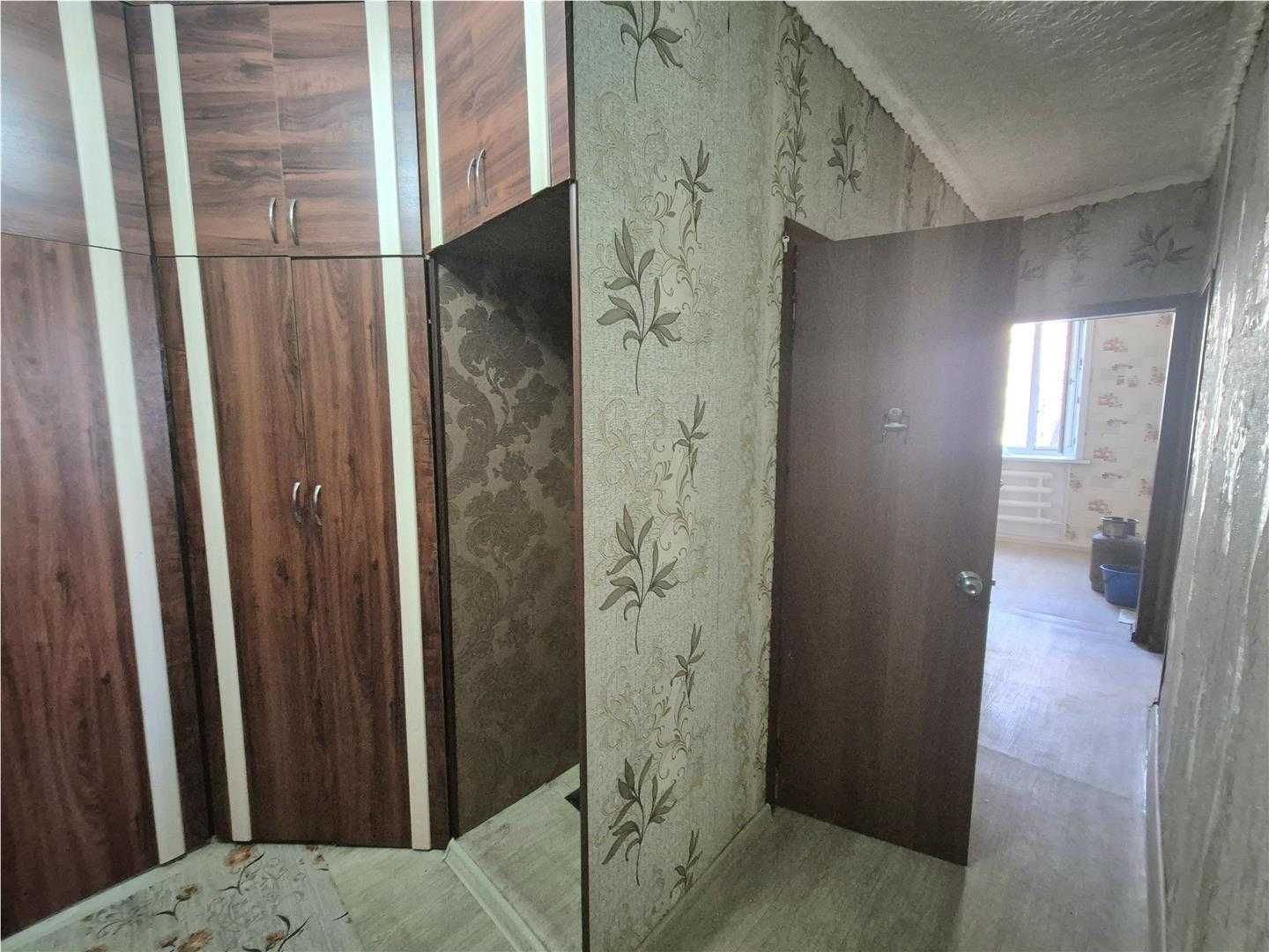 Продам 2 комн квартиру по пр Строителей 
На 1/2эт
