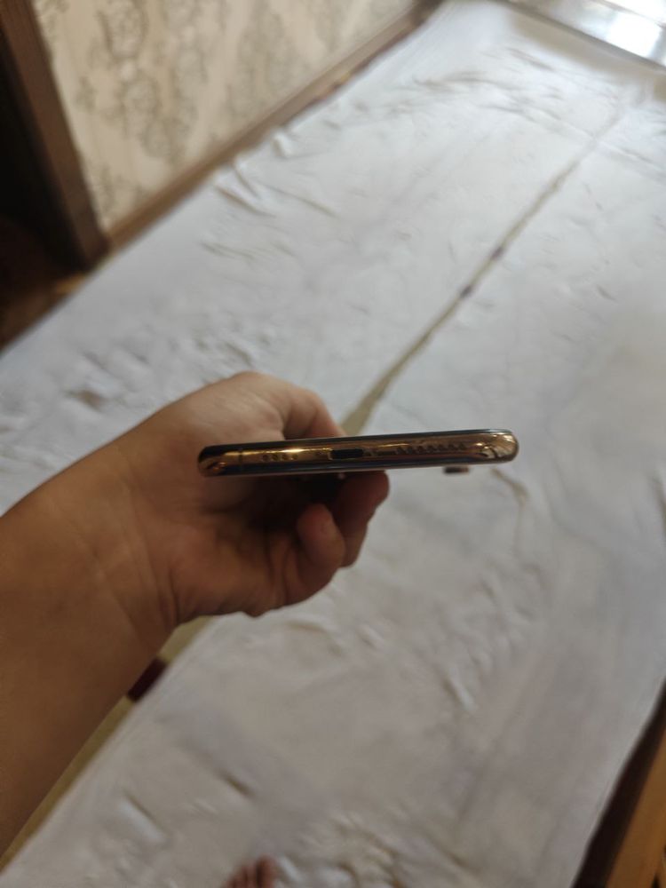 Iphone xs max 64 gb bitta aybi oynasi singab ekranga otmagan yomkst 79