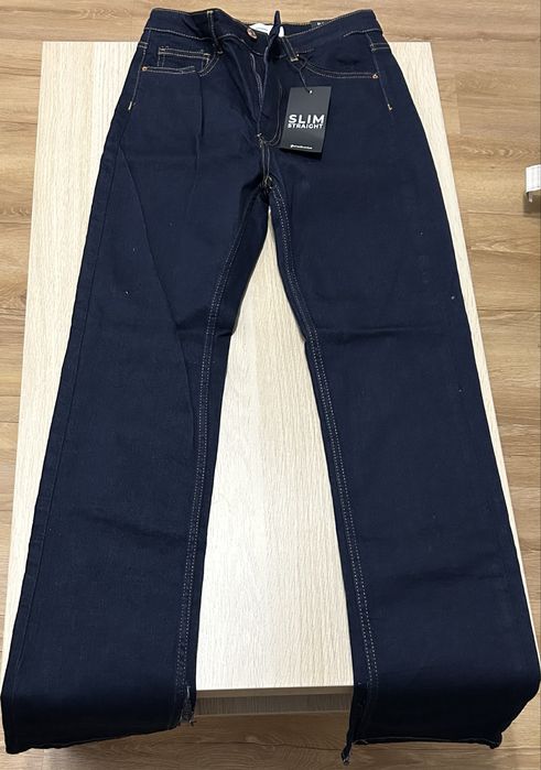 Blugi straight Stradivarius