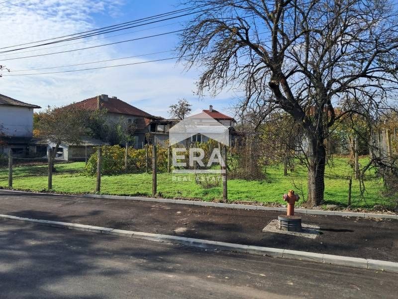 Урегулиран поземлен имот за продажба, с влязъл в сила ПУП и ПРЗ, в сел