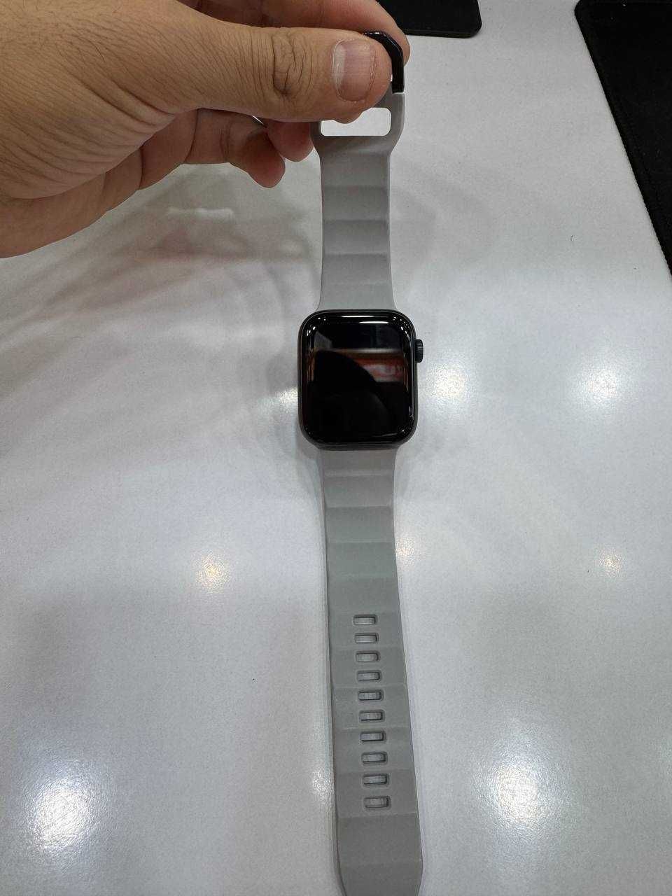 Apple Watch SE - 44mm