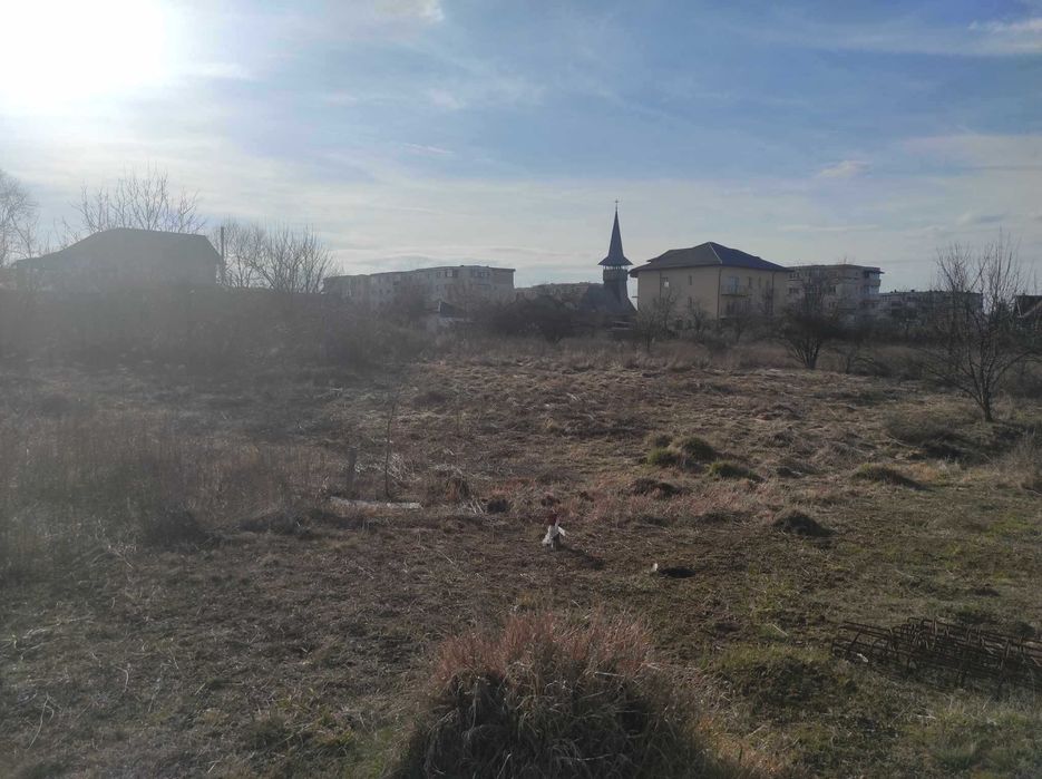 Vând teren intravilan