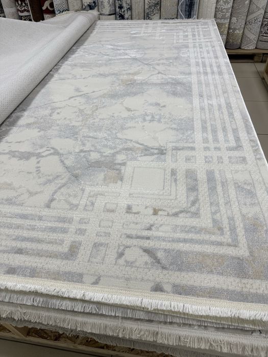 Срочно продам ковер 2*3 новый