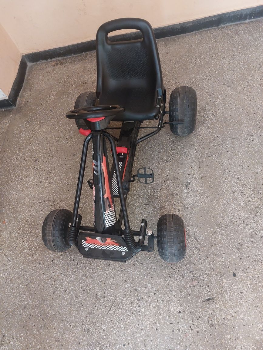 Kart cu pedale pentru copii