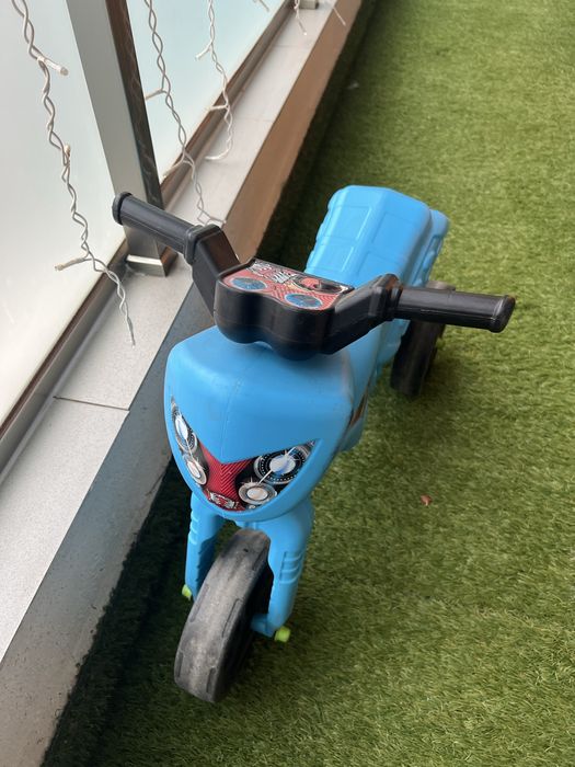 Vand tractor cu pedale + tricicleta