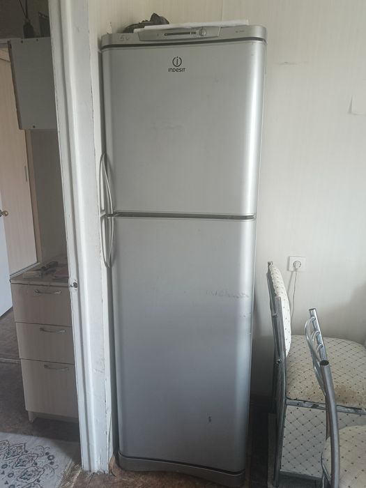 Продам холодильник Индезит в хорошем состоянии двух камерный продаю