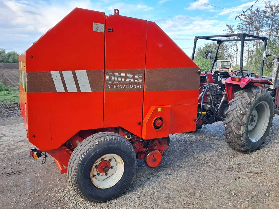 balotiera marca Omas pentru baloti rotunzi