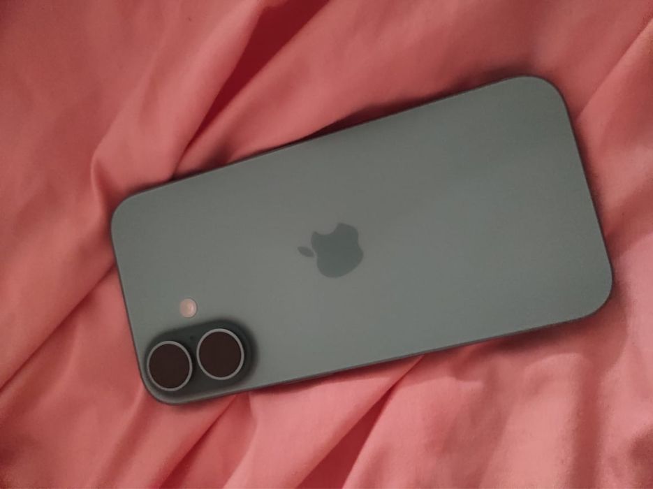 iPhone 16 / 128 ГБ