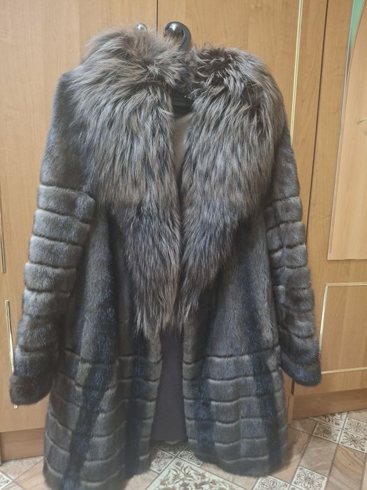 Прадаеться норковая шуба