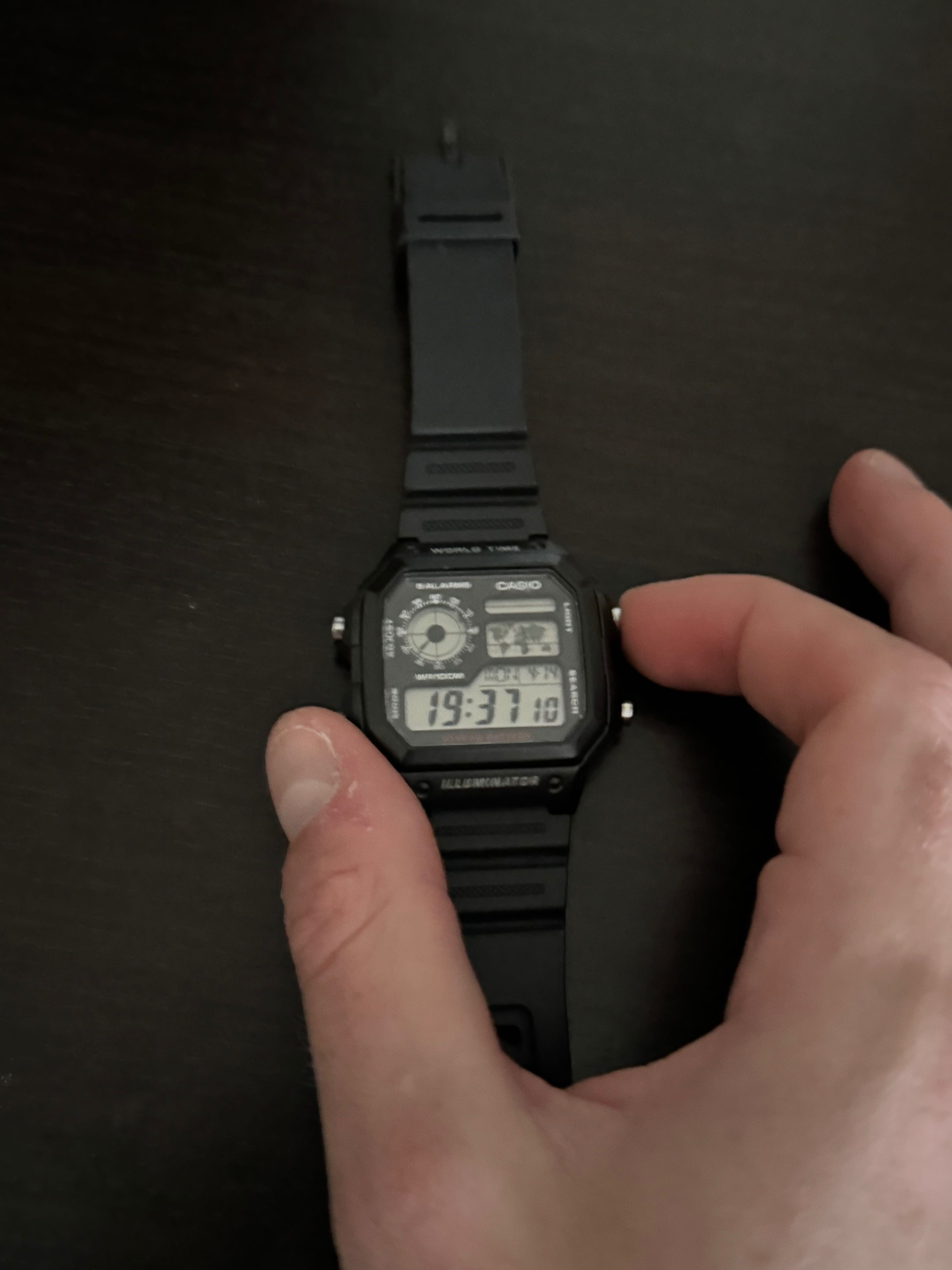 Ceas electronic Casio. Harta glob+ ecran din  sticlă  mineralizată