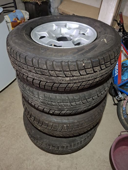 Зимние шины с дисками комплект triangle, почти новые