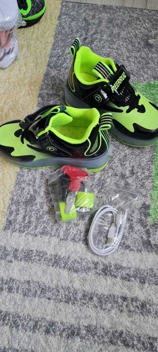 Adidasi cu role si lumini ideal cadou Craciun