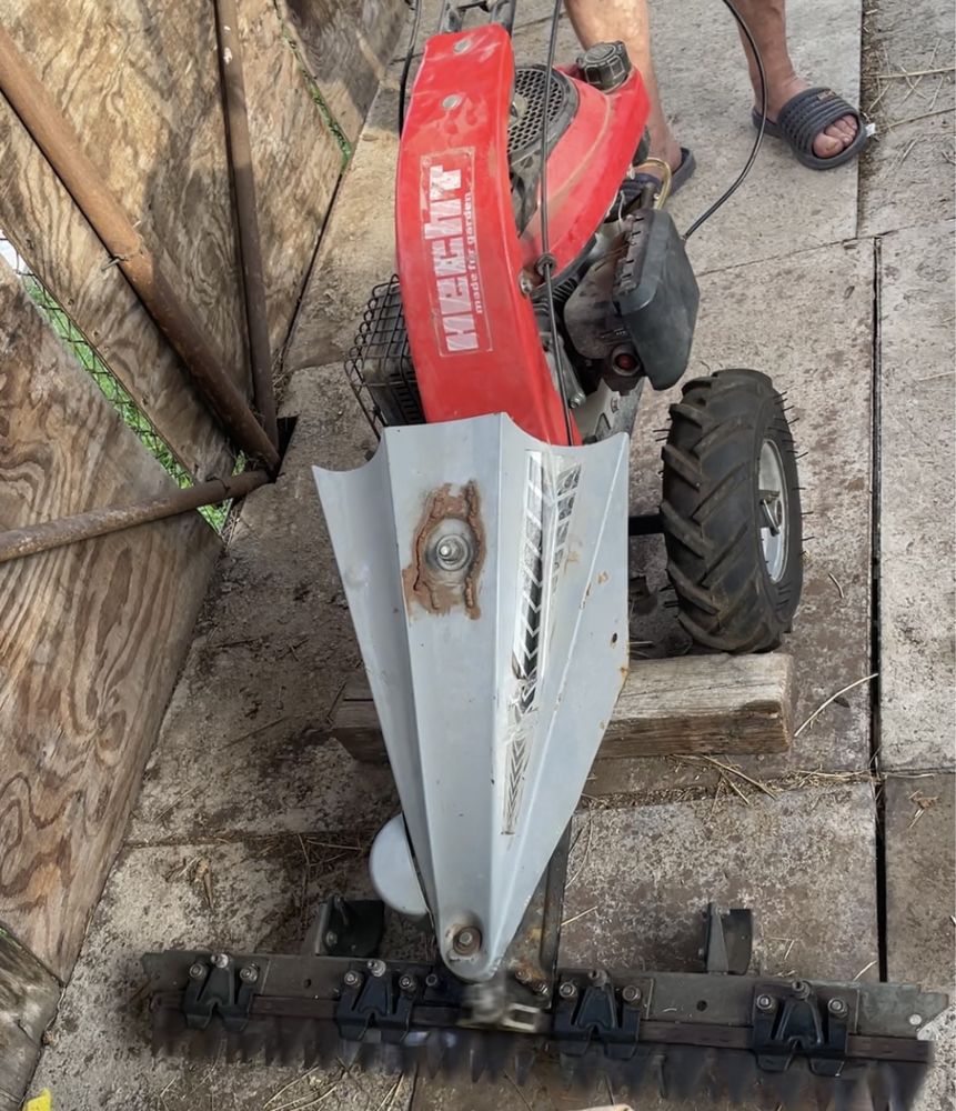 Продавам палцова косачка HECHT 587