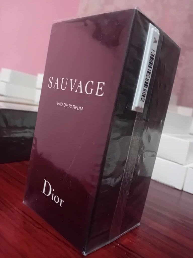 Super preț 149 de lei orice parfum.