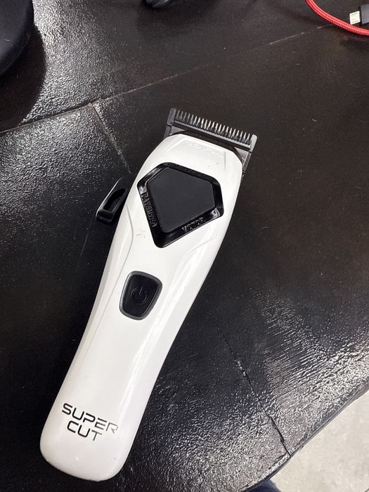 Vand mașina de tuns rovra stare impecabila (10-15 tunsori)