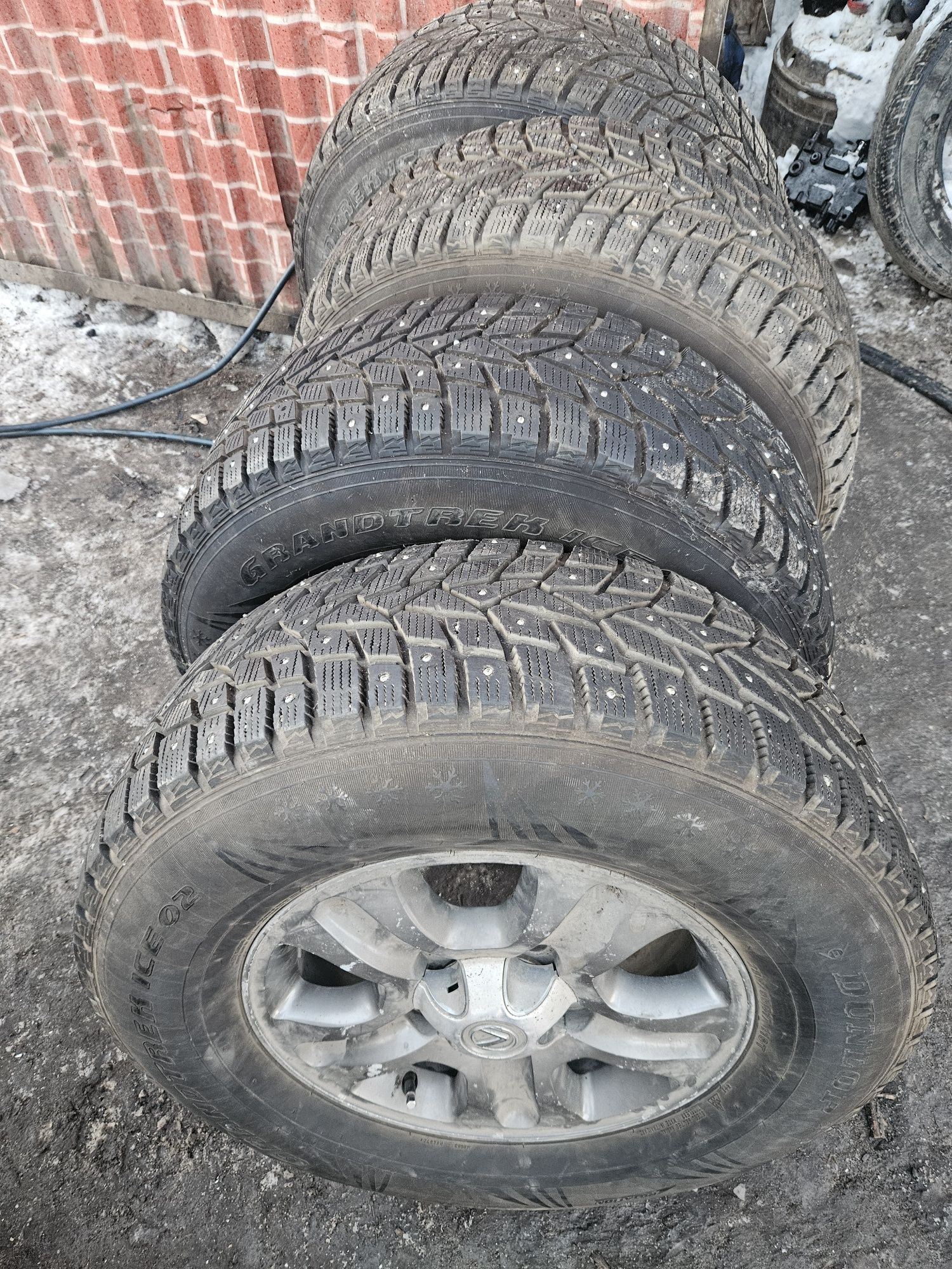 Шины DUNLOP. Отличное состояние