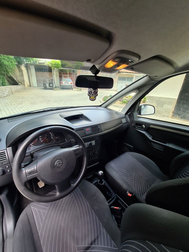 Продавам Opel Meriva 1.4