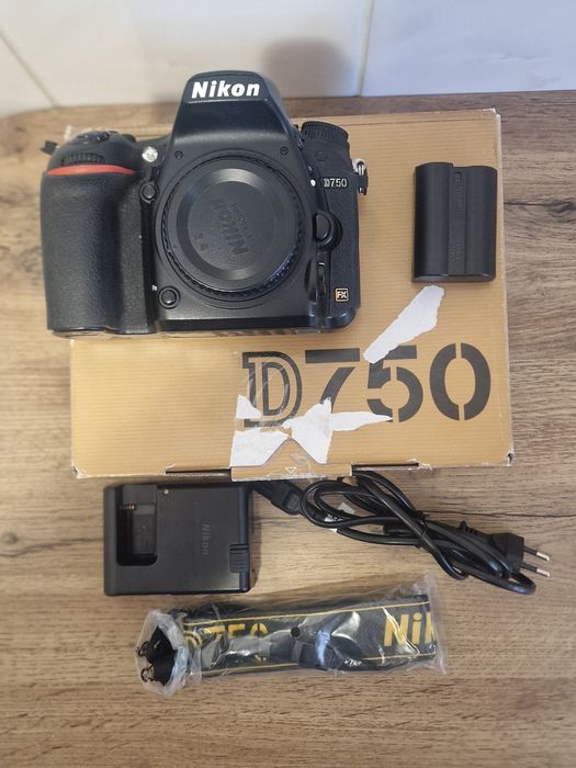 Aparat foto Nikon D750