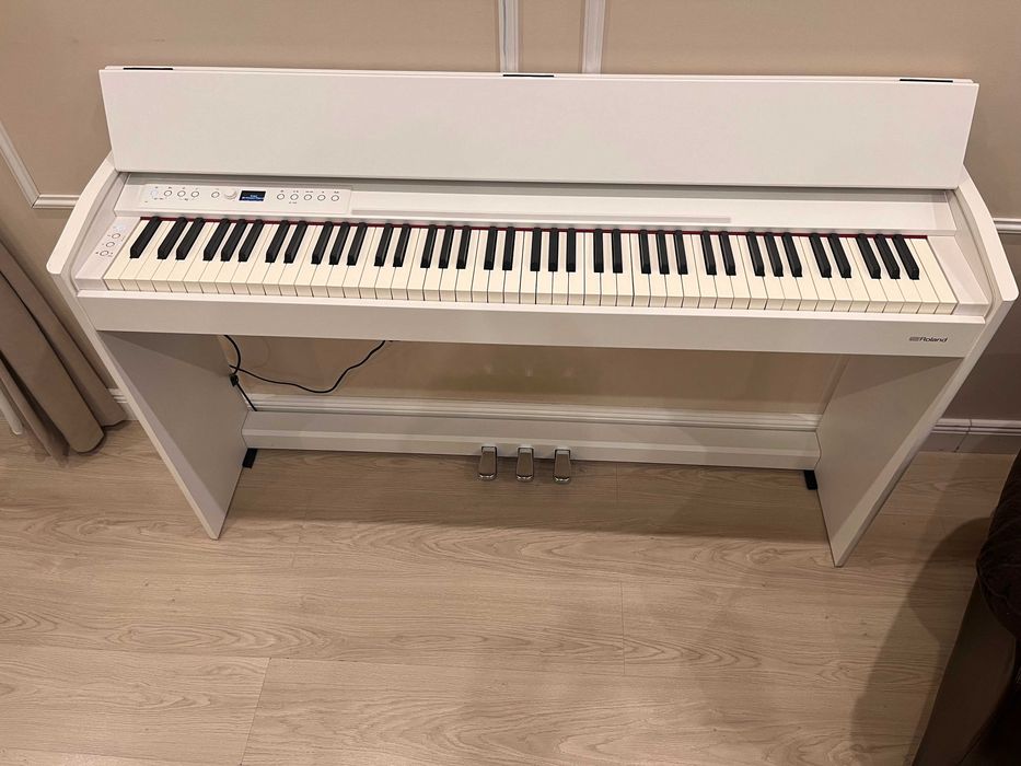 Pian digital Roland F701-WH alb mat – stare excelenta