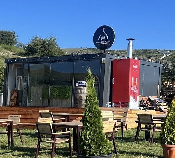 Containere spatiu comercial cu bucatarie complet utilata