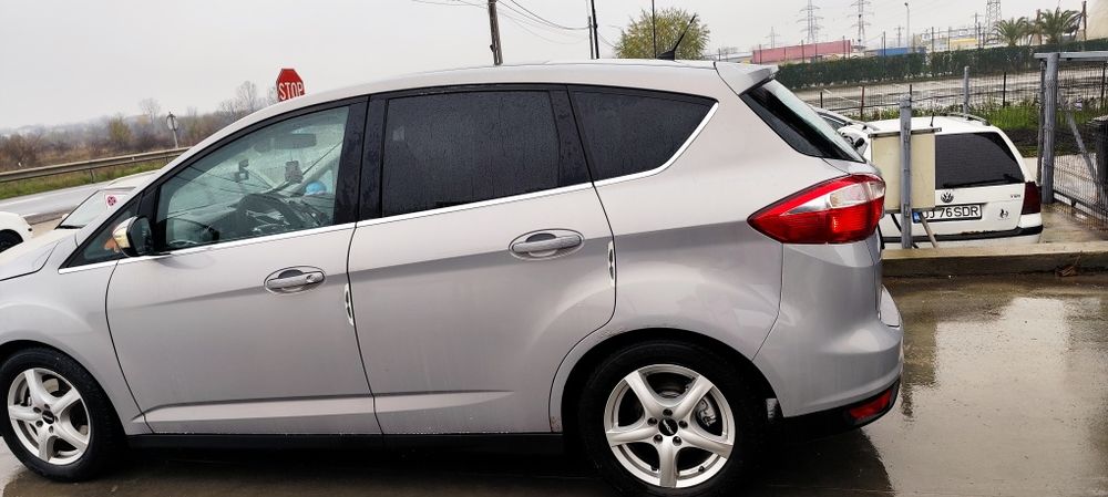 Vând Ford c max an 2011