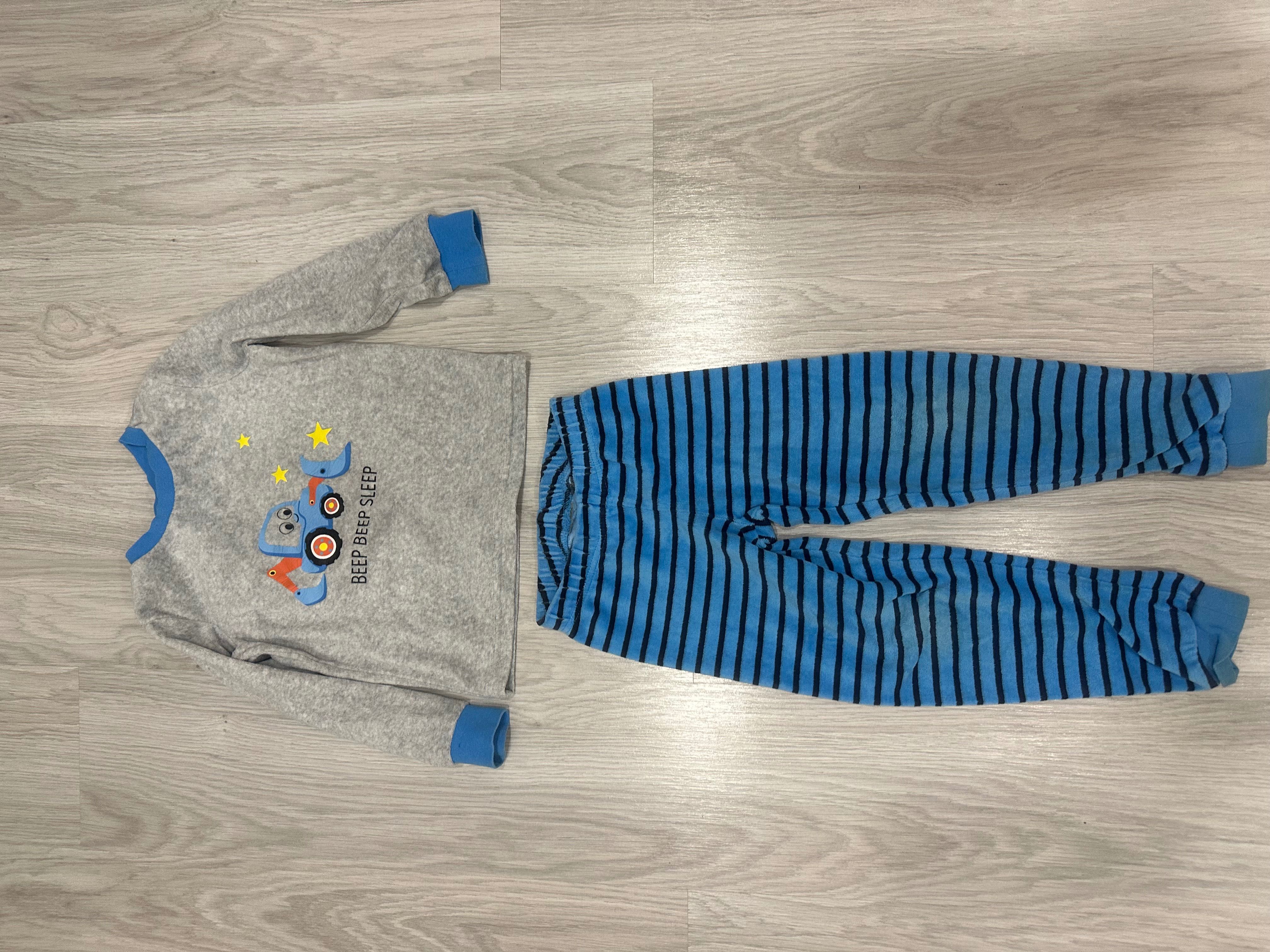 Джинсовый комбинезон,костюм и пижамы  на мальчика