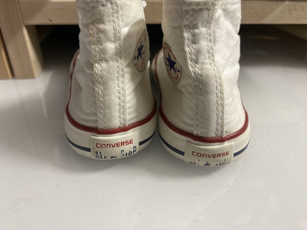 Бели кецове Converse