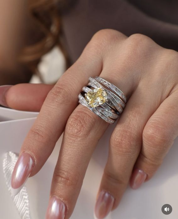 Кольцо серебро 925 с фианитами и карбоном