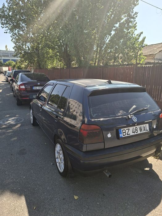Vând golf 3 ,an de fabricație 1993, 1.8 benzină, in stare bună de func